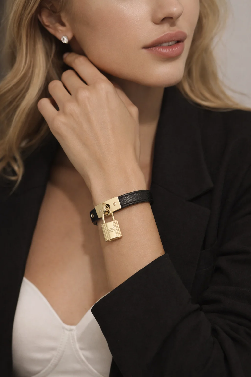 Damen-Lederarmband mit goldenem Vorhängeschloss-Charm, verstellbares, minimalistisches Mode-Armband, elegantes alltägliches Schmuckgeschenk, trendig!