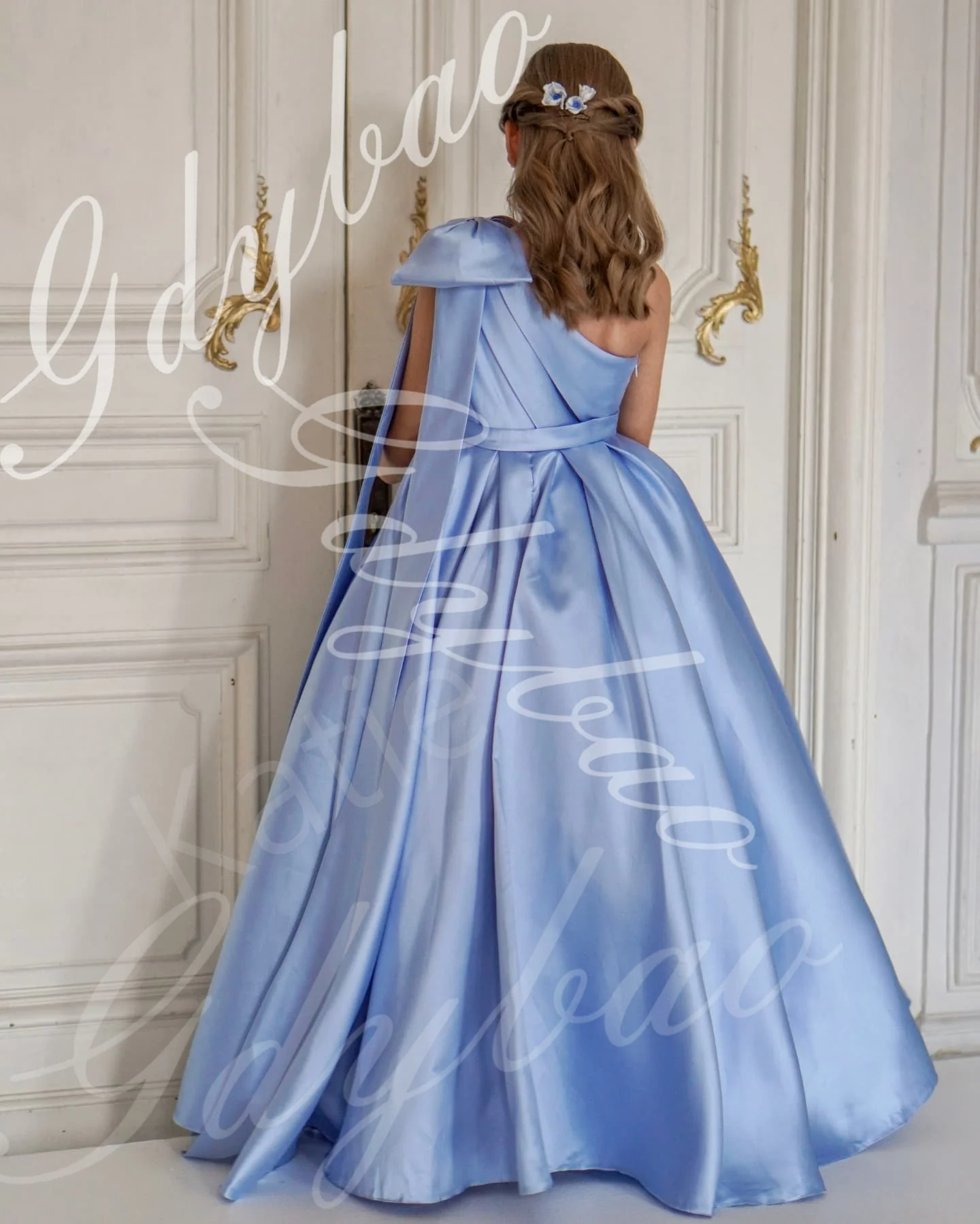 Elegantes weißes Satin-Blumenmädchenkleid für die Hochzeit, eine Schulter mit Schleife, Prinzessin, Kindergeburtstag, Party, Erstkommunion, Ballkleider