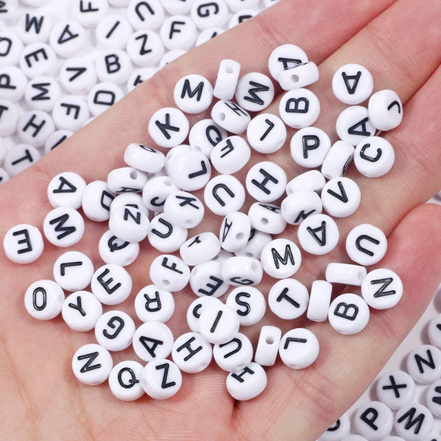100/200/300/500PC Mieszane białe koraliki akrylowe z literami Okrągłe płaskie koraliki alfabetu do tworzenia biżuterii Ręcznie robiona bransoletka Diy Naszyjnik