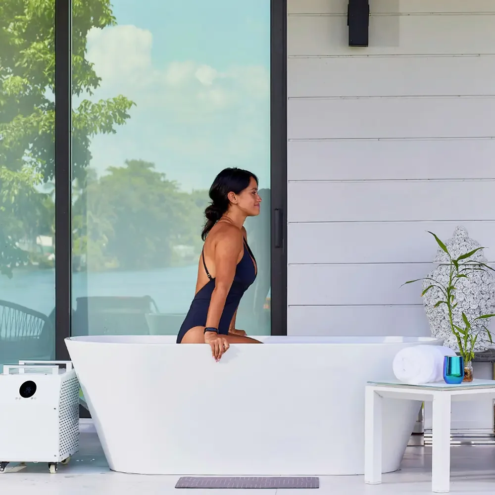 Cold water bathtub with chiller, made of acrylic material, with a black insulated cover, for cold water immersion therapy.
