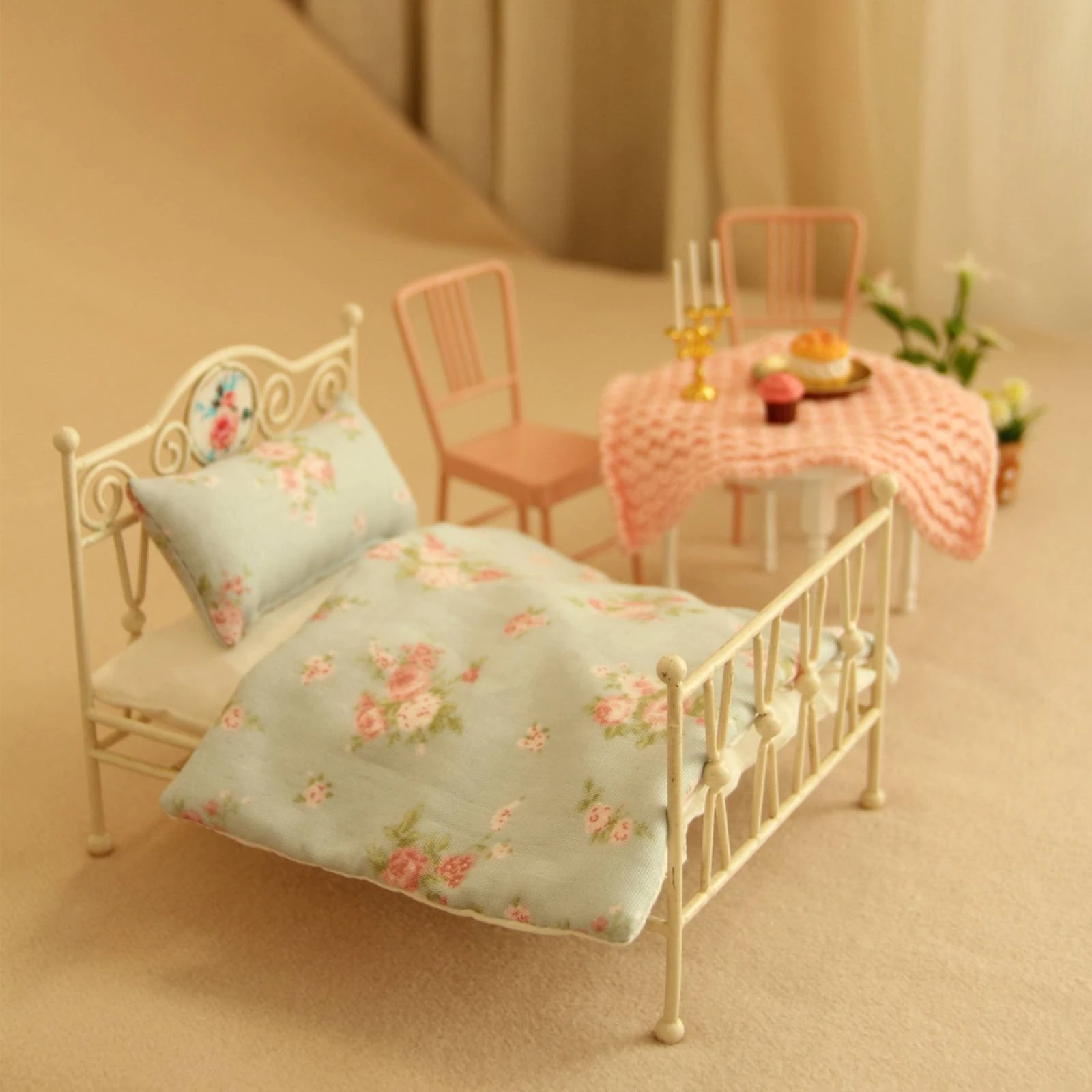 寝具付きベッド-華やかなミニチュア金属製ベッド家具-1-12スケール-コレクター向け、ディスプレイシーン用