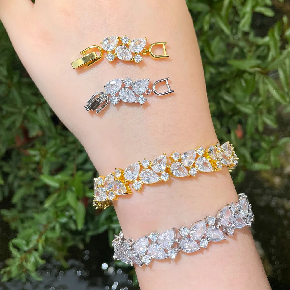 pulseira-elegante-e-de-design-exclusivo-com-borboletas-flutuantes