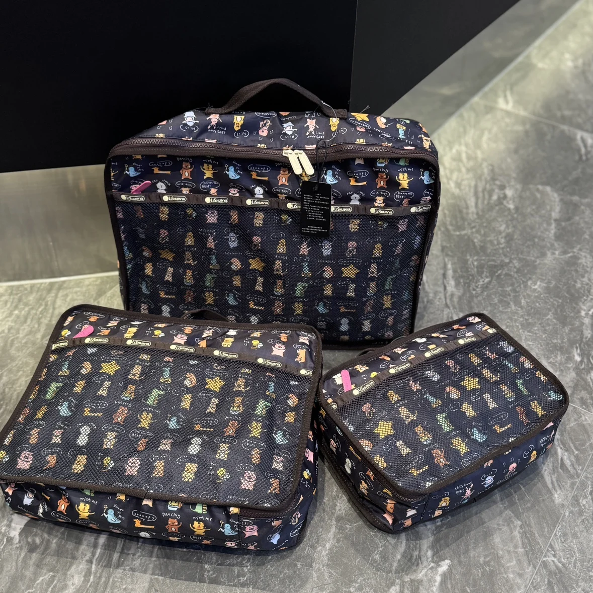 

LOGOliijinya New Collaborative Hand-Held Storage Bag Set of Tee Clothing Organizer Bags Nylon Material Cartoon Print Casu...