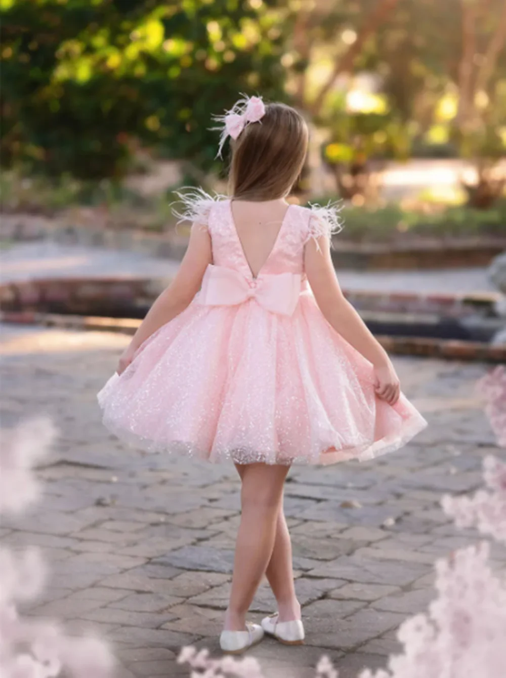 

Customized Pink Flower Girl Dresses For Wedding Sparkly Feather With Bow Lovely Kids Birthday Party First Communion Ball Gown