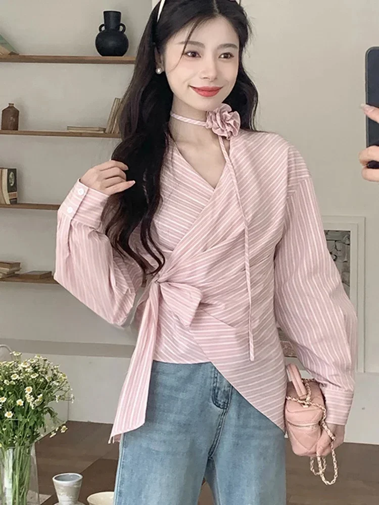 Camisa a rayas florales en 3d para mujer, blusa ajustada a la moda con cuello de pico, blusa de manga larga dulce, Tops elegantes de diseño Irregular coreano Chic para mujer