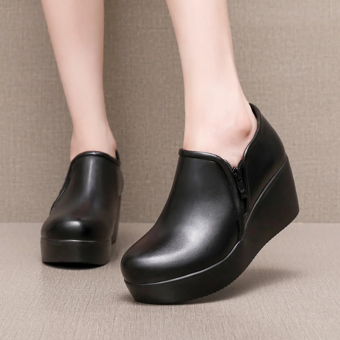 

Size 32-43 Round Comfortable Platform Wedges Heels Shoes Spring Autumn Deep Mouth Soft Leather Loafers Slip on Mom Shoes 6cm