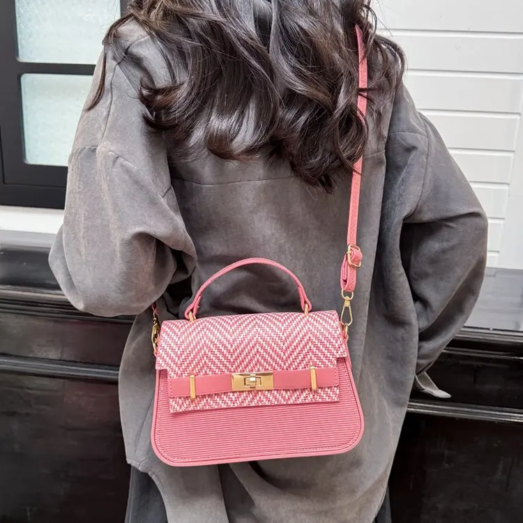 

Стильная дизайнерская сумка для подгузников с текстурной отделкой для женщин, роскошная кожаная сумка-тоут с большой вместимостью, элегантная сумка через плечо, повседневная сумка-кроссбоди.