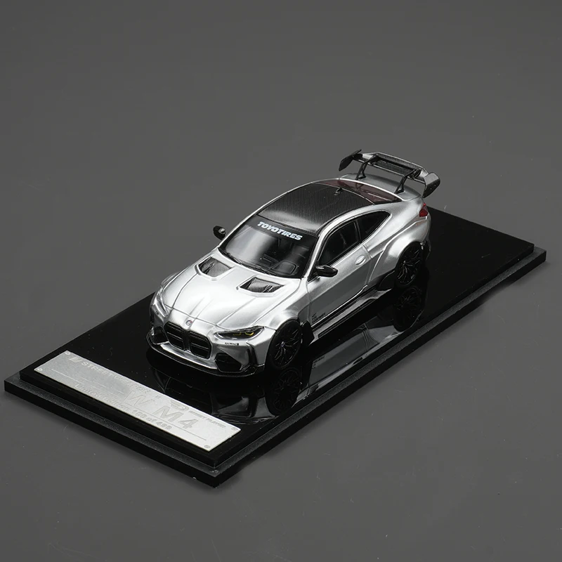 2025 nuevo G82 M4 1:64 competición plateado púrpura carbono patrón capó del motor Diecast Diorama colección de modelos de coche