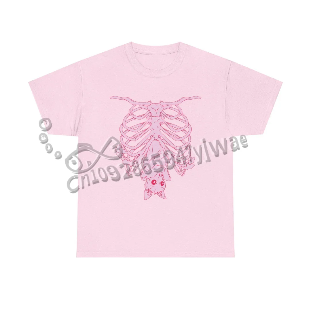 Rosa Rippen-Skelett-Fledermaus-Shirt Halloween Pastell-Gothic-Stil Hexen-Shirt Kleidung Yami Kawaii Streetwear T-Shirt Damen- und Herrenbekleidung – Detail 4