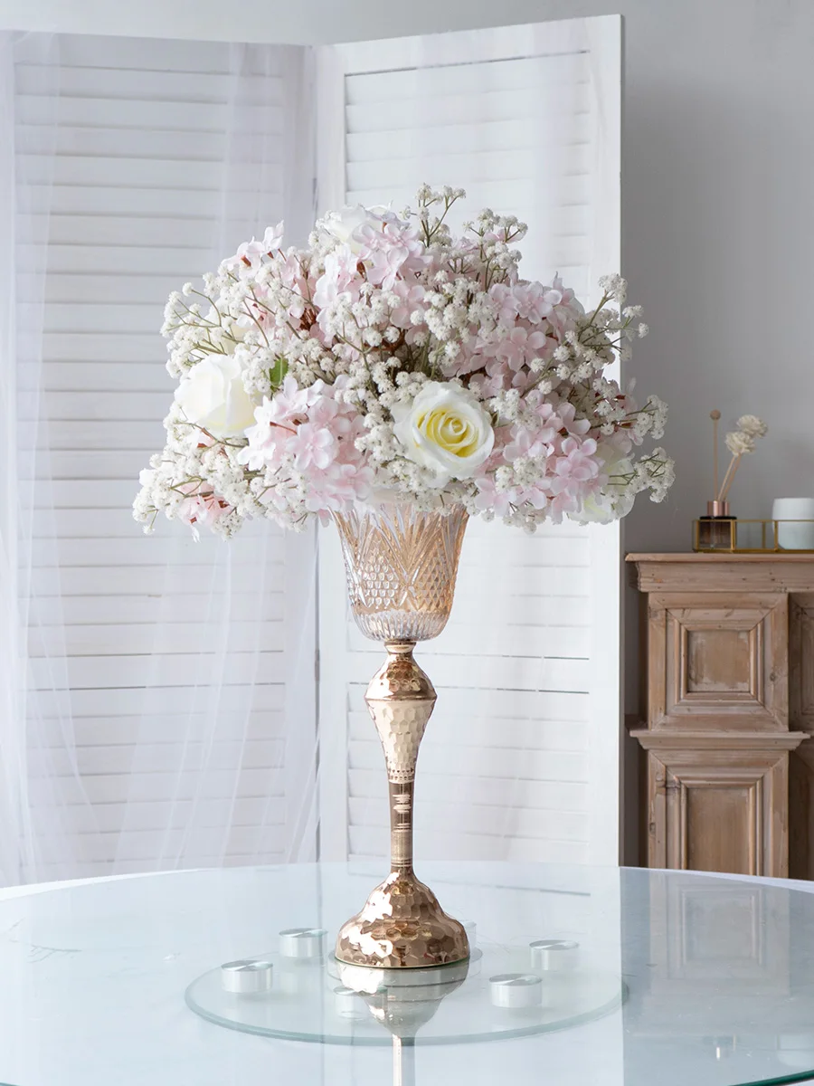 Hotel wedding banquet table with gypsy roses, simulated flowers, fake flowers, European decorative flowers