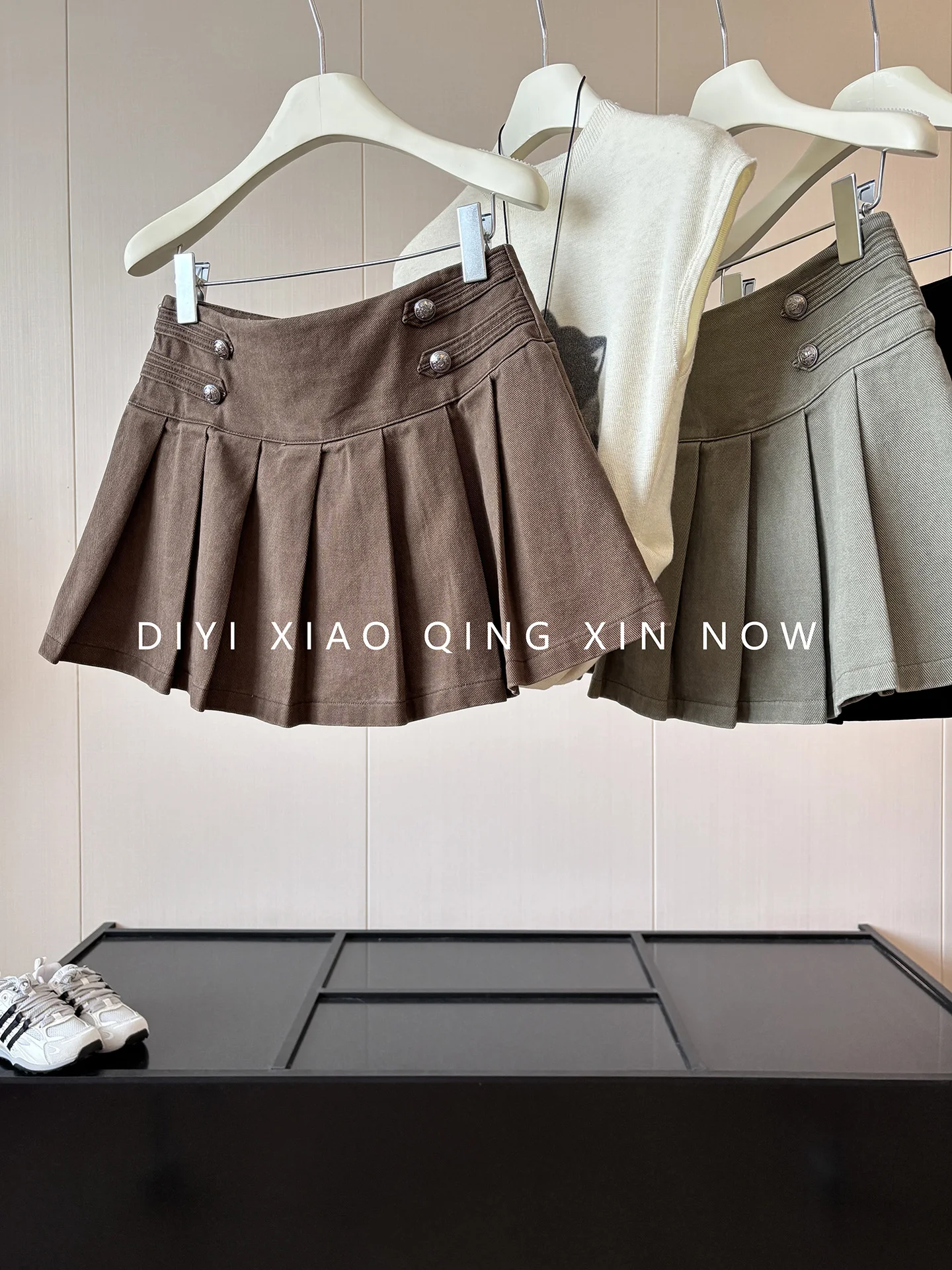 DIYI Korean Design Half-length Pleated Skirt Women's College Style Coffee Short Skirt Metal Buckle Decoration Autumn New Arrival