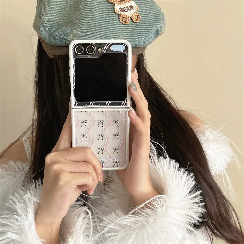 

Phone Case For Samsung Galaxy Z Flip 6 5 4 3 Ins Bow Bracelet Straight Edge Cover For Samsung Z Flip6 ZFlip6