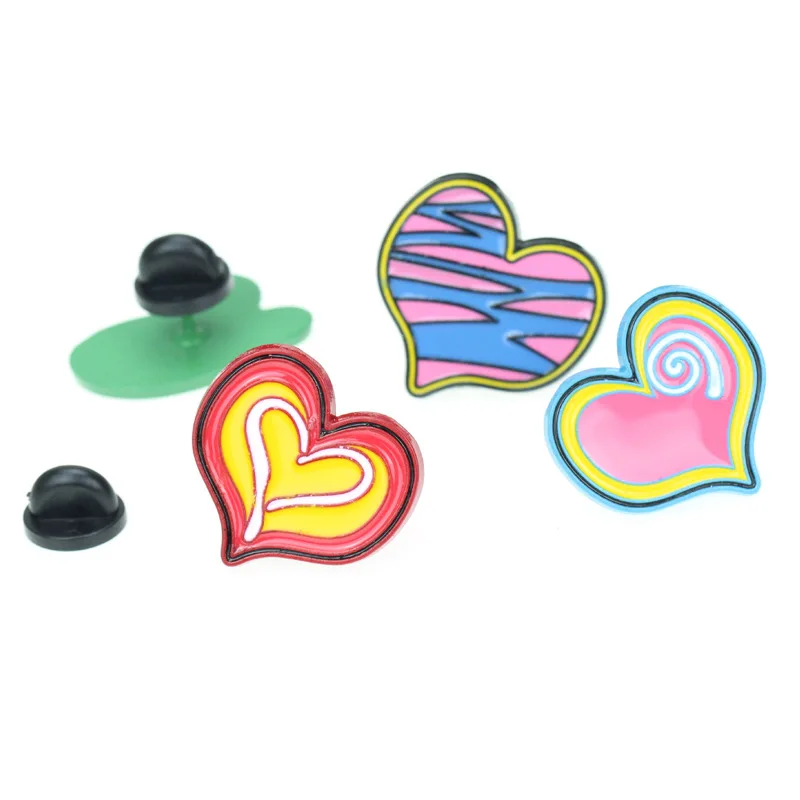 Exaggerated zinc alloy metal colorful oil filled badge, heart-shaped heart, cute chest badge, brooch wholesale