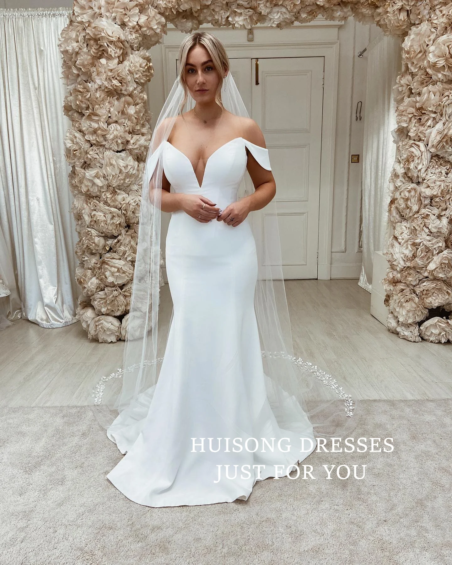 

HUISONG Customized Vestidos De Novia Satin Mermaid Wedding Dresses Off Shoulder Sleeveless Beach Bridal Gown