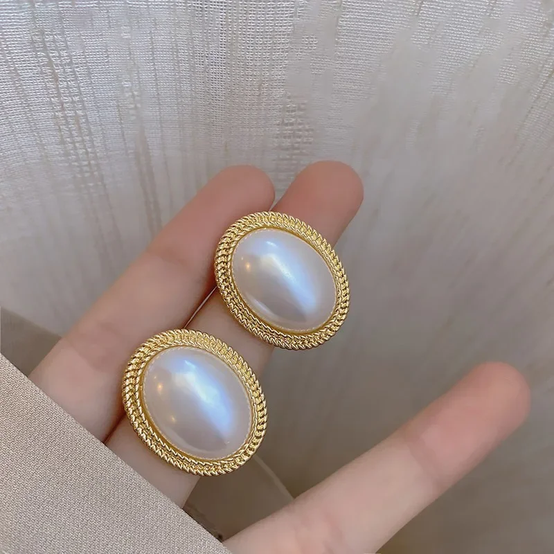 Delicate Baroque Imitation Pearl Oval Stud Earring for Women Korean Style Simple Geometry Jewelry Brincos Girl Gift