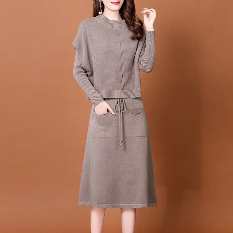 

2023 Women Spring Autumn Elegant Two Piece Set Female V-neck Sweater Dress and Loose Knit Vest Tops Ladies Knitted Suits U368