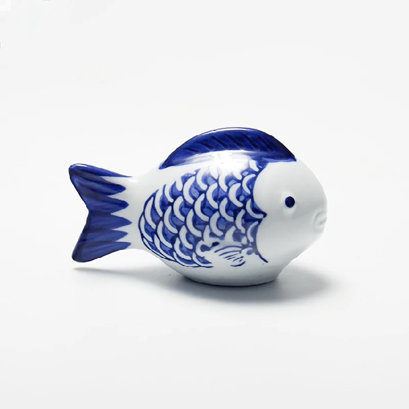 Underglaze blue and white porcelain size carp desktop ornaments floating ceramic fish crafts in water