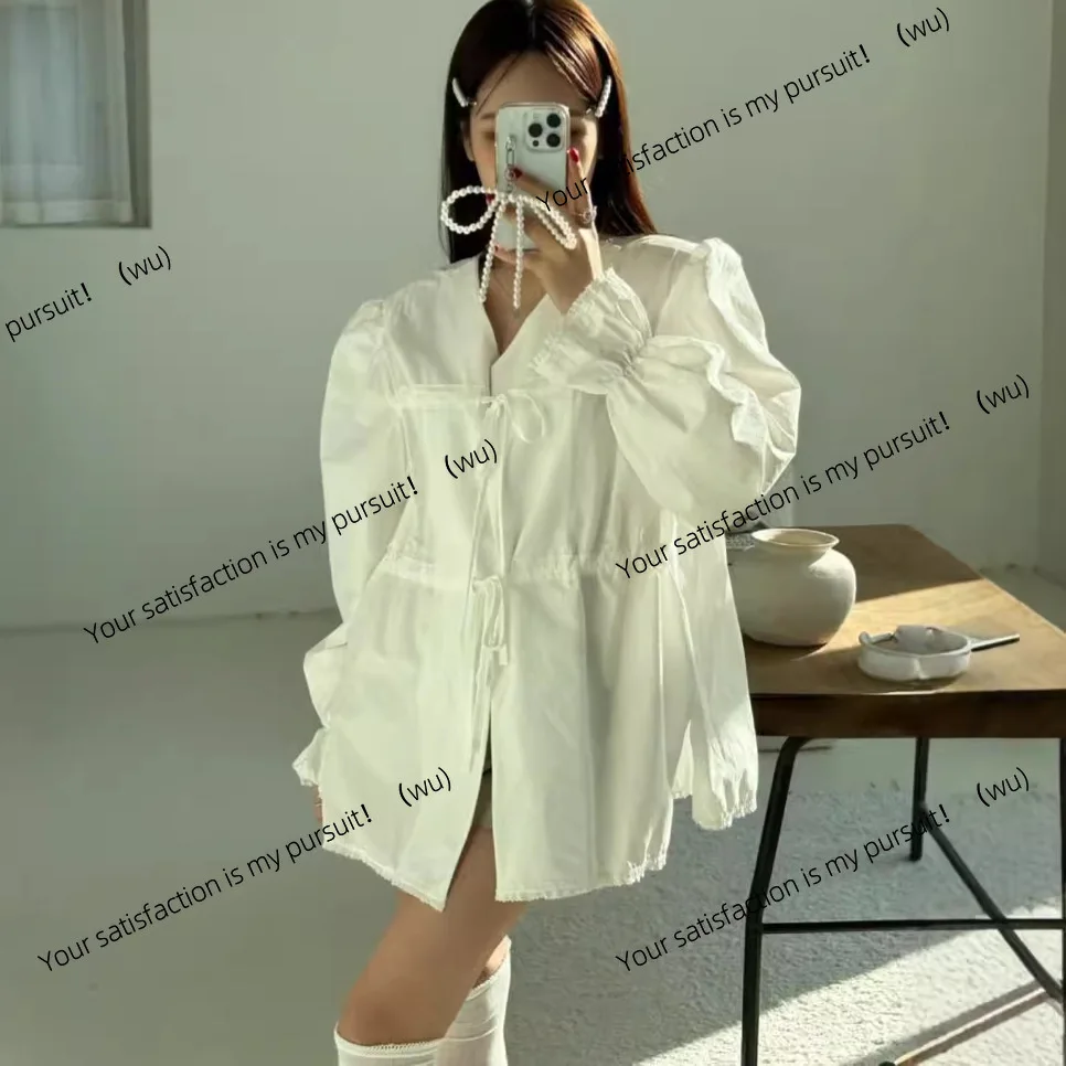 

Осенний новый нишевый дизайн, кружевная белая рубашка на шнуровке с роговыми рукавами, женский свободный топ