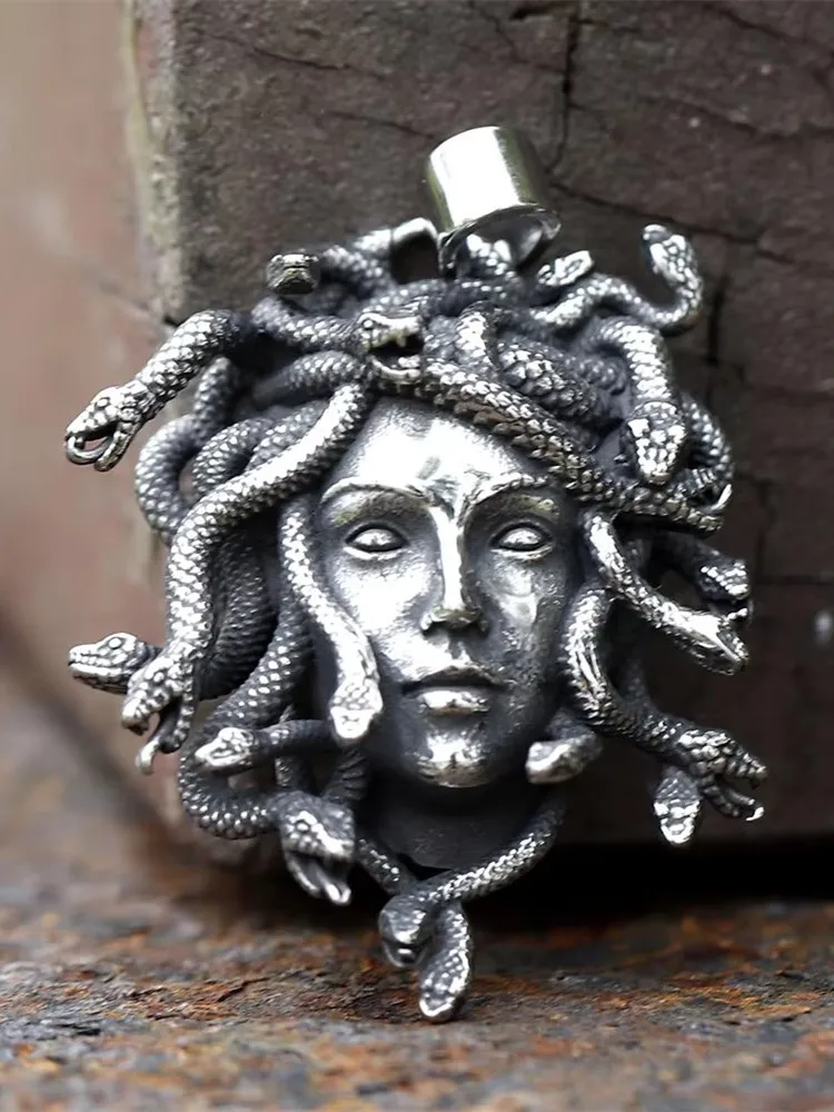 2023 New Eco friendly Zinc Alloy Men's and Women's Medusa Pendant with Stainless Steel Necklace Retro Snake Animal Accessories P