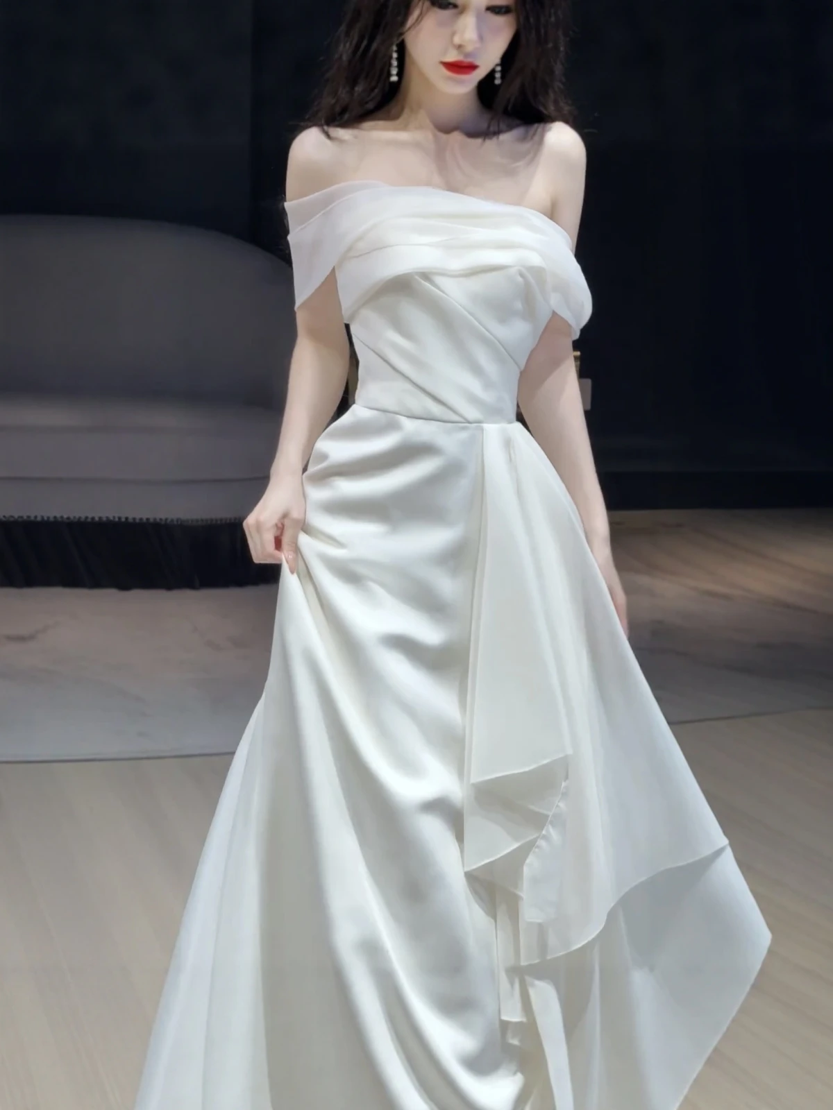 

Элегантное свадебное платье на одно плечо со шлейфом для свадебного приема, простое белое платье в пол для помолвочных вечеринок