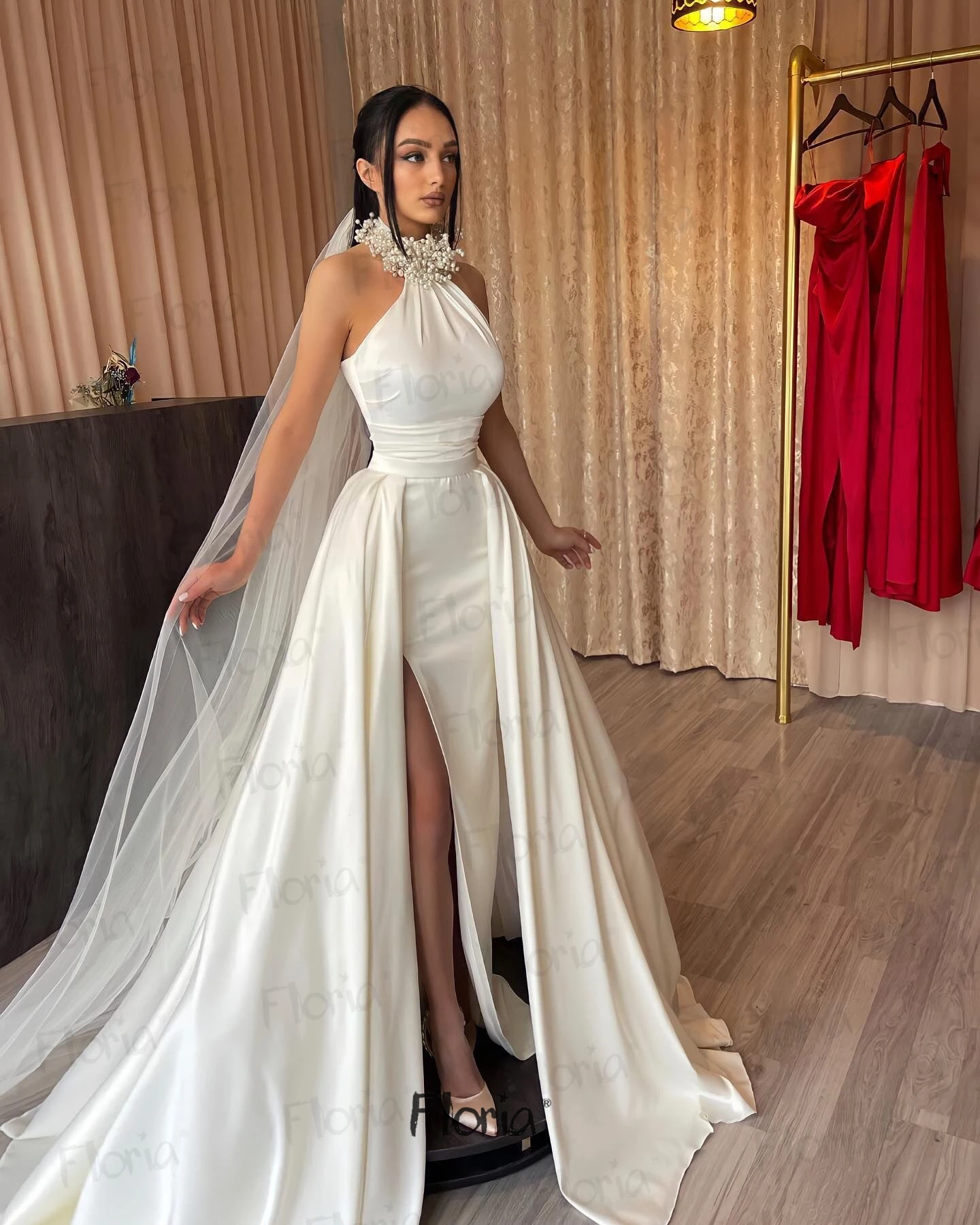 Abito da sposa bianco moderno in raso con spalle scoperte con soprabito perle avorio abiti da sposa senza maniche 2024 Vestidos De Novia elegante