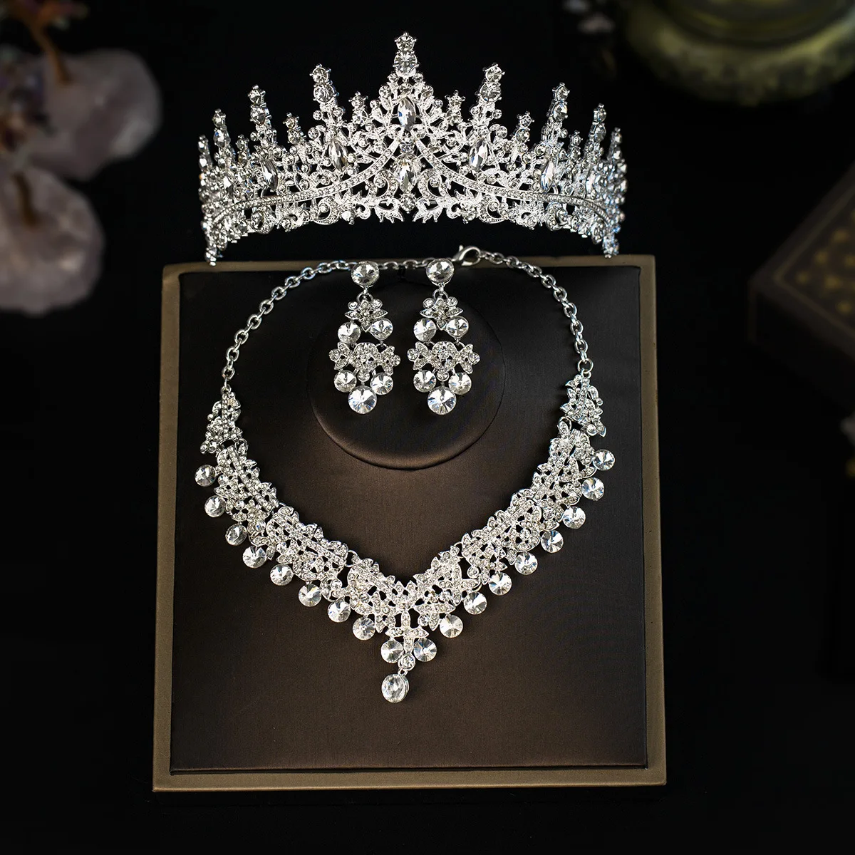 New Bridal Crown Three Piece Set Wedding Crown Headpiece Necklace Earrings Korean Super Fairy Wedding Dress Accessories