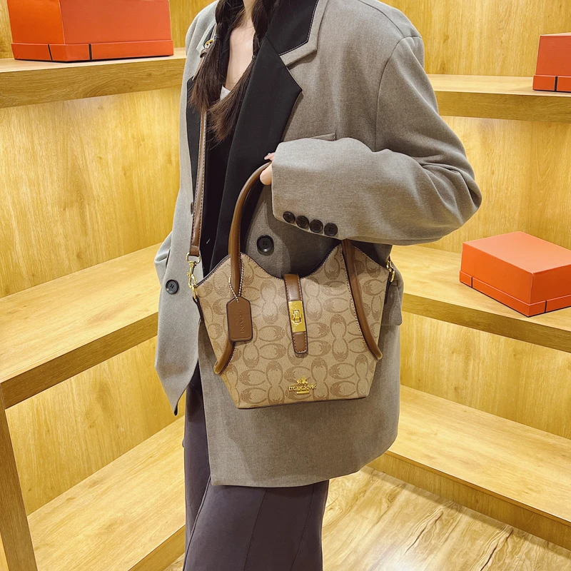 

Casual Simple Vintage Bag Elegant Leather Classic For Women With Solid Color Commuter And Large Capacity