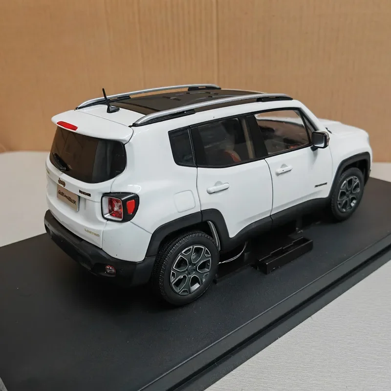 1:18 Renegade SUV Alta Simulação Carro Diecast Modelo de Liga de Metal Carro infantil brinquedos coleção presentes