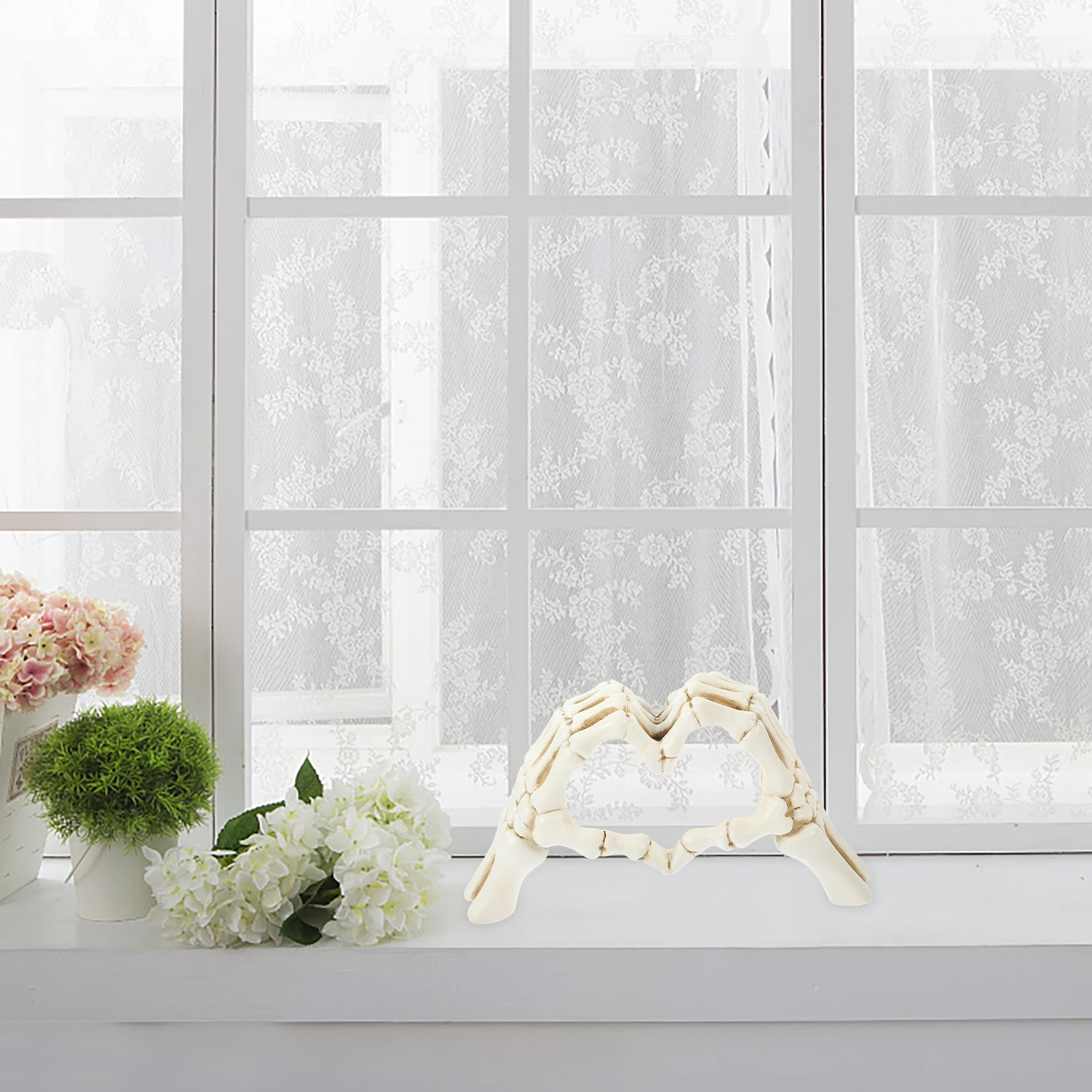 

Heart Style Resin Crafts Resin Heart Hand Statue Desktop Decor Bedroom Craftwork Safe Material Unique Design Home Desktop Decor