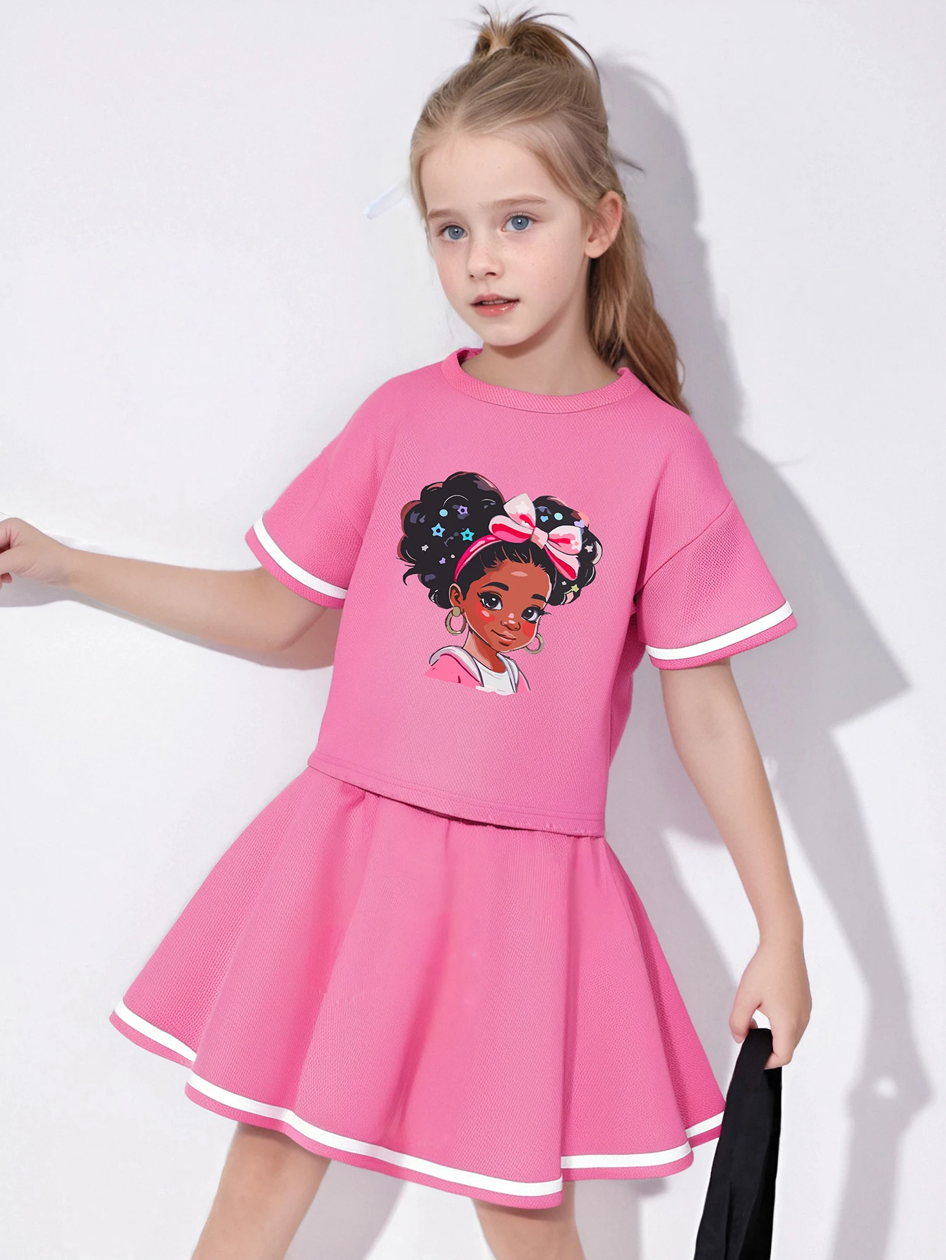 

Girls' summer casual two-piece dress T-shirt+tennis skirt/pleated skirt, printed for little girls, suitable for outdoor leisure