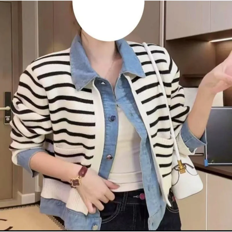 

Новинка 2025 года, джинсовый вязаный искусственный кардиган из двух частей, полосатый дизайн, свитер, свитер, модный топ