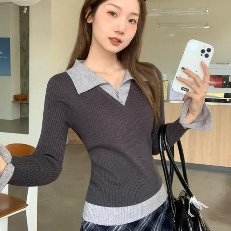 

Новая женская трикотажная базовая рубашка с эффектом двухслойности и цветовыми блоками, с воротником поло и расклешенными длинными рукавами, для весны и лета