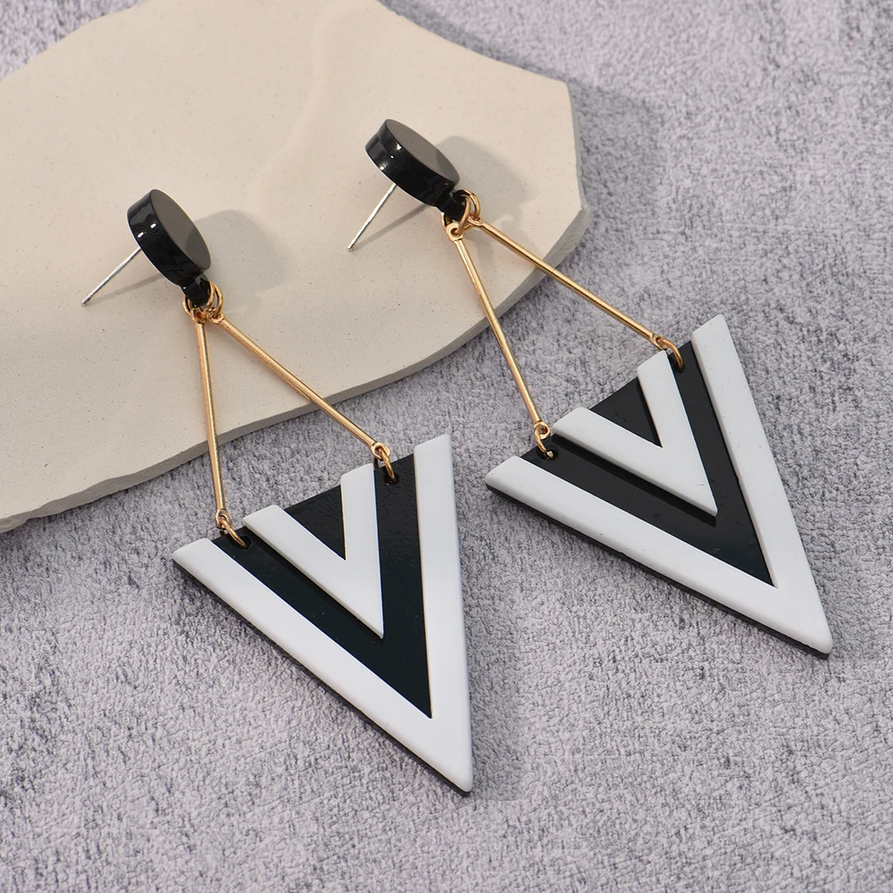 Black White Triangle Drop Earrings Women Exaggerated Geometric Acrylic Earring Viintage Long Drop Earrings for Women Direct Sale