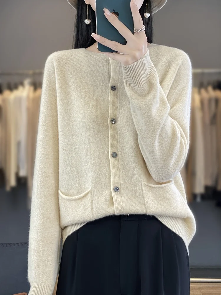 เสื้อคลุมคาร์ดิแกนไหมพรมถักแบบหลวม แขนยาว ทรงโอเวอร์ไซส์ สำหรับผู้หญิง ดีไซน์ช่วยให้ดูผอมเพรียว สไตล์ลำลอง เหมาะสำหรับใส่ไปทำงาน ผ้าเนื้อนุ่ม