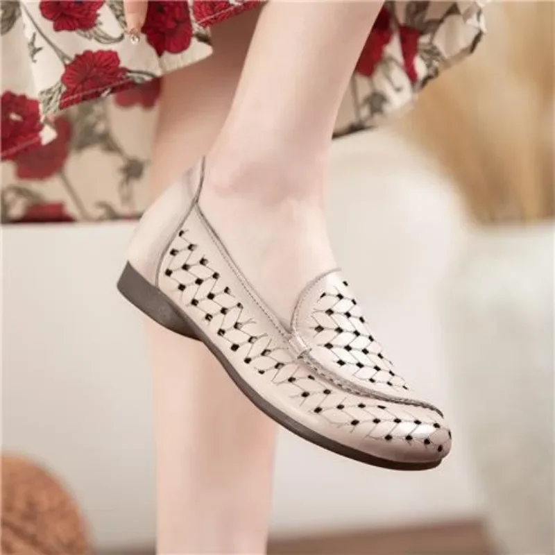 Hollow Out Single Shoe Women's 2024 Spring New Retro Square Toe Flat Bottom Comfortable Shallow Mouth Bean Shoes Zapatos Mujer