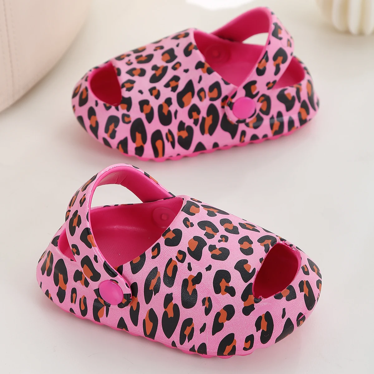 Girls Trendy Cute Comfortable Foam Clogs, Non-slip Lightweight Sandals With Straps For Indoor Outdoor, Cute Leopard Fruit Print