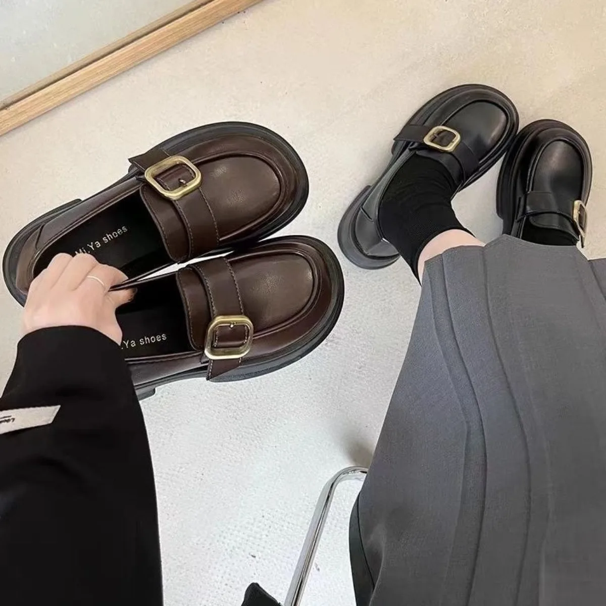 

Women's British Style Loafers Leather Thick-Soled Soft-Sole Shoes All Seasons Versatile Footwear Anti-Slip Foot-Slimming Design