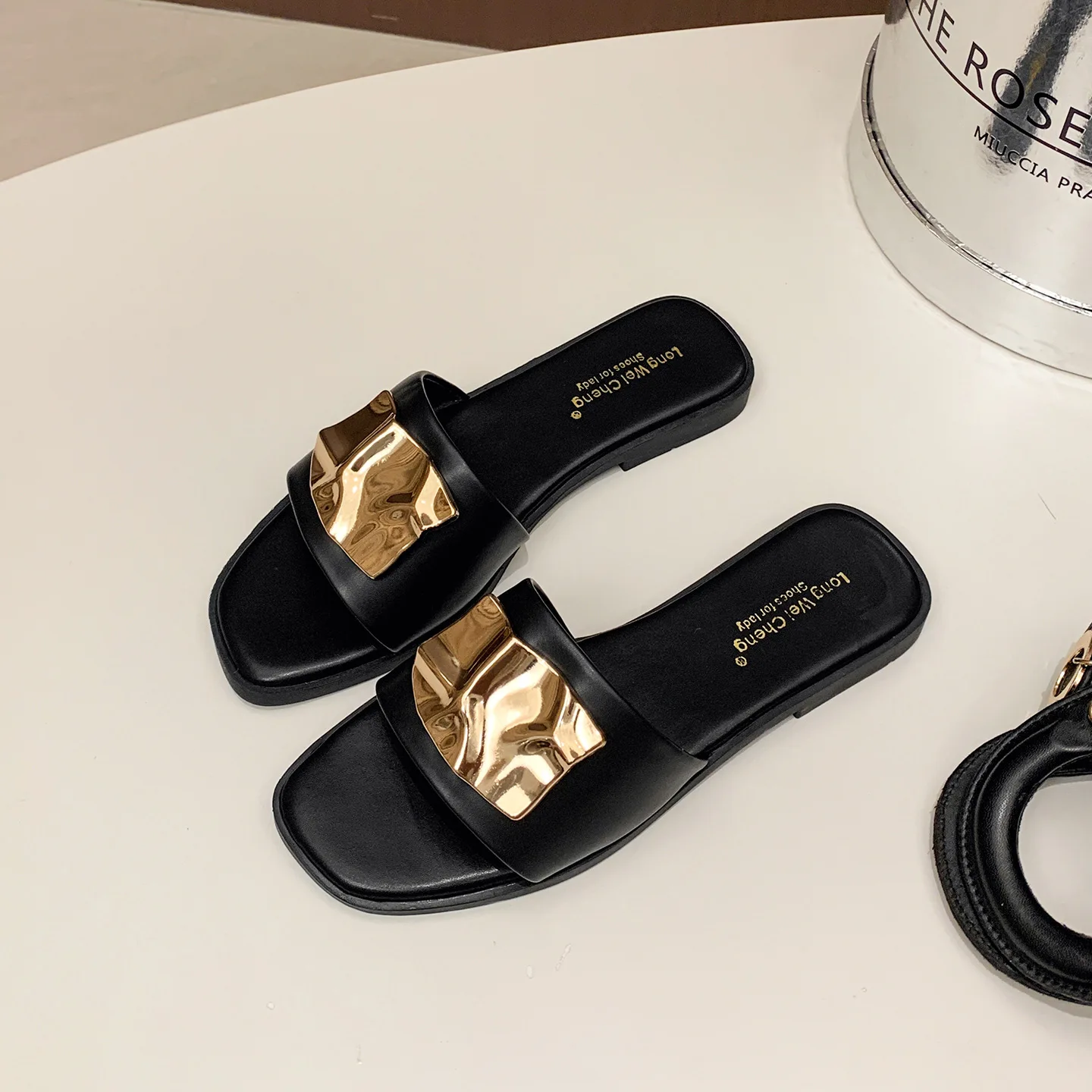 Women's Summer Fashion Metal Buckle Beach Sandals and Slippers Plus Size Women's Shoes with One Shoulder Portable Small Bag. view 3