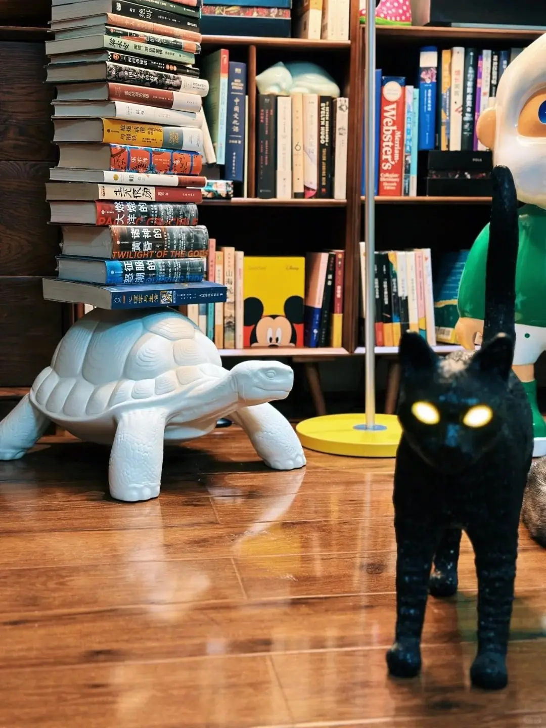 

Medieval turtle creative bookshelf/modern fashion living room designer artistic magazine shelf, children's small bookcase