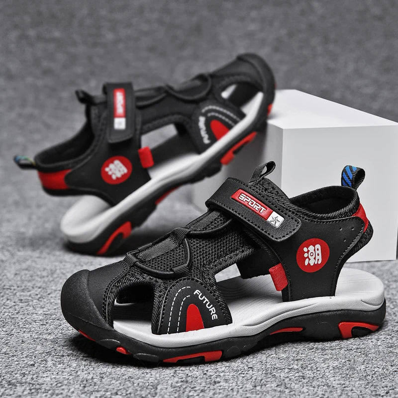 A pair of children's summer toe-covering sports sandals, wear-resistant outdoor beach shoes, size 28-39，MQ-9019
