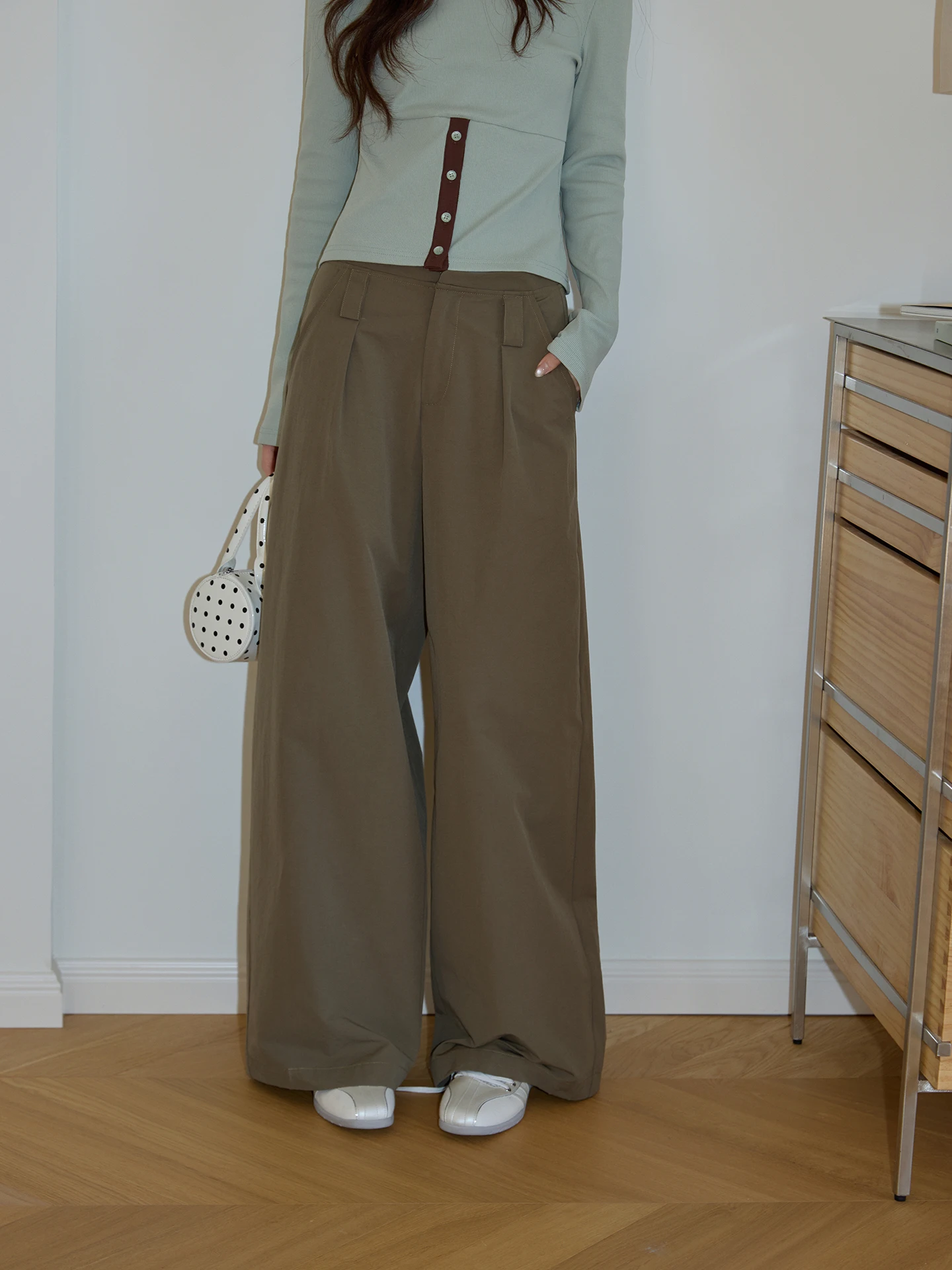 

Cé een Casual Pants Women's High Waist Loose Wide Leg Pants Spring 2026 Drapey Straight Leg Slimming Long Trousers