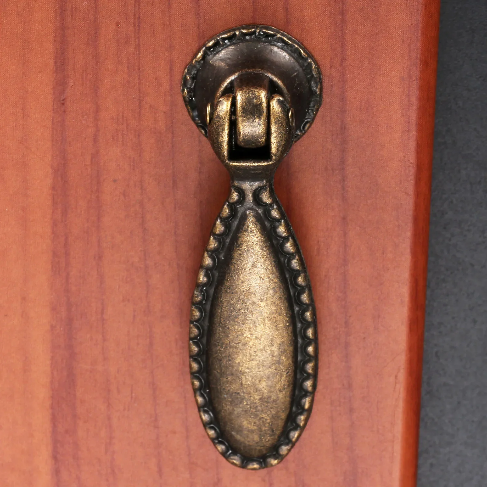 2Pcs Classical Drawer Cupboard Furniture Pull Handles Drawer Cabinet Door Pull Box Handle Round Flower Kitchen Knobs with Screws