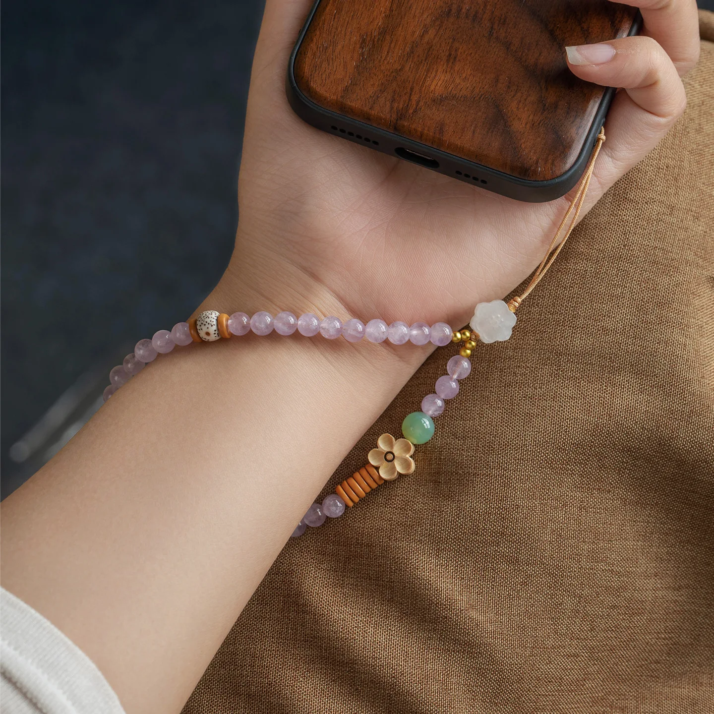 2026 Natural Plum Amethyst Beaded Phone Lanyard Anti-Lost Durable Wrist Safety Strap With Boxwood Lotus Decor For All Mobile Pho