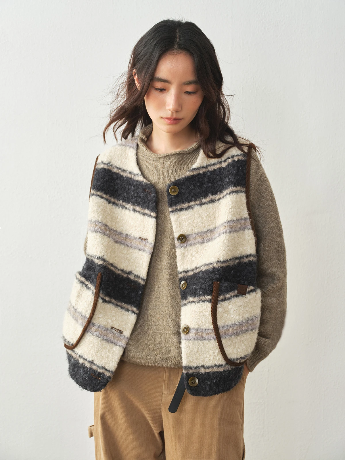 

Женский жилет Octopusme из овечьей шерсти, весенняя новинка, в полоску, теплый, с цветовыми блоками, оригинальный дизайн, круглый вырез, на одной пуговице