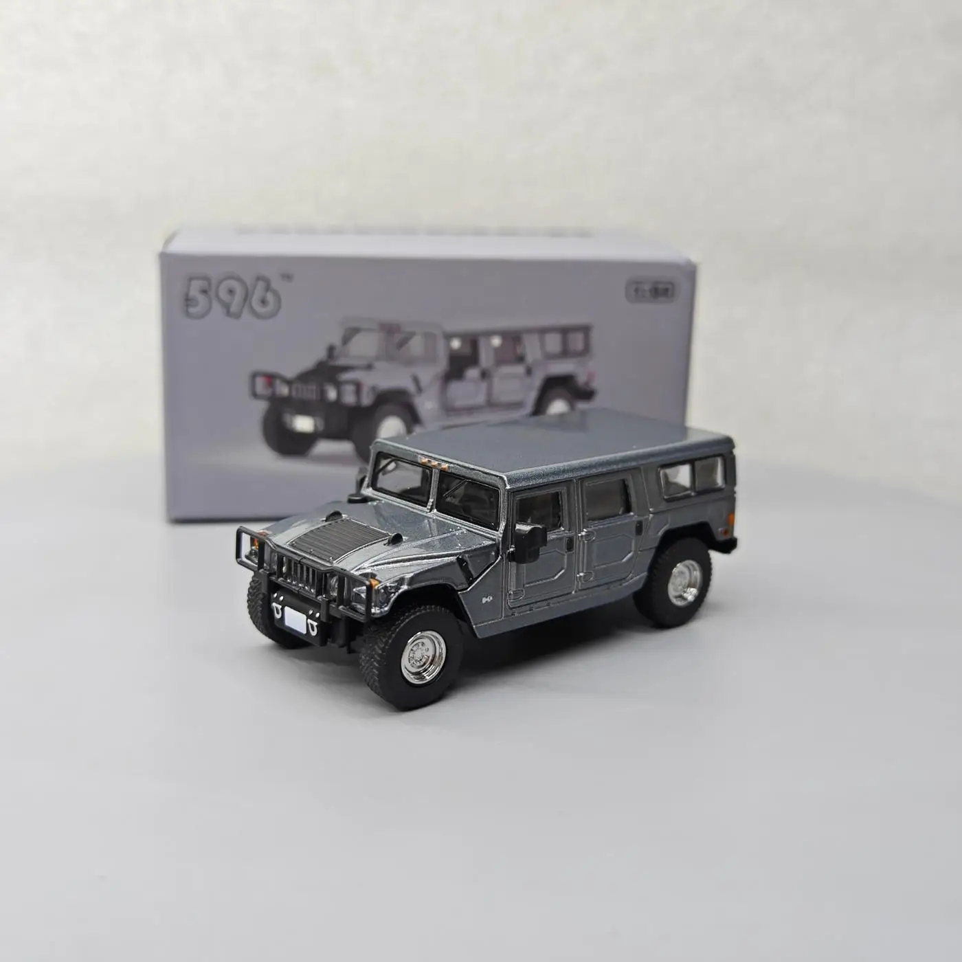 

596 1:64 Hummer H1 Серый
