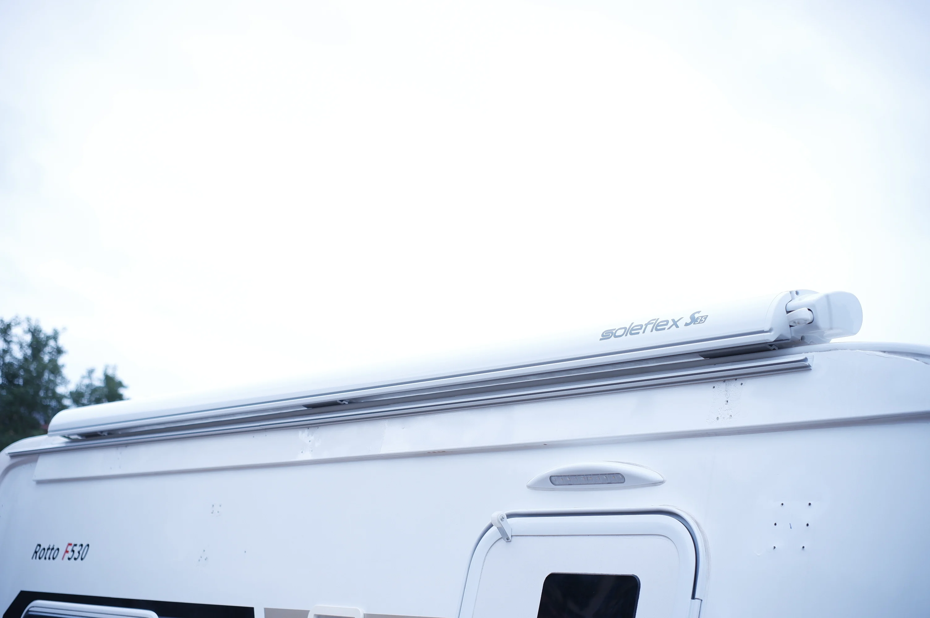 All-in-one Exquisite Compact Aluminum Alloy Outdoor Camping Tent Retractable Mobile RV Awning.