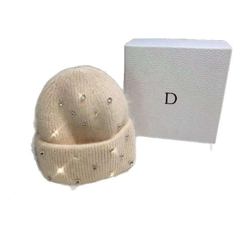 قبعة حجر الراين الجديدة للنساء قبعة باوتو حلوة ومتعددة الاستخدامات قبعة باردة محبوكة مقاومة للبرودة سميكة للتدفئة