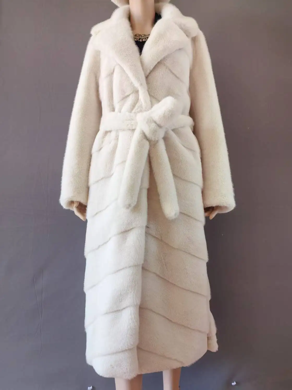 

Fashionable Artificial Fur Jacket European Style Lapel Imitation Mink Fur Casual Women's Coat 2025 New Fur Jacket