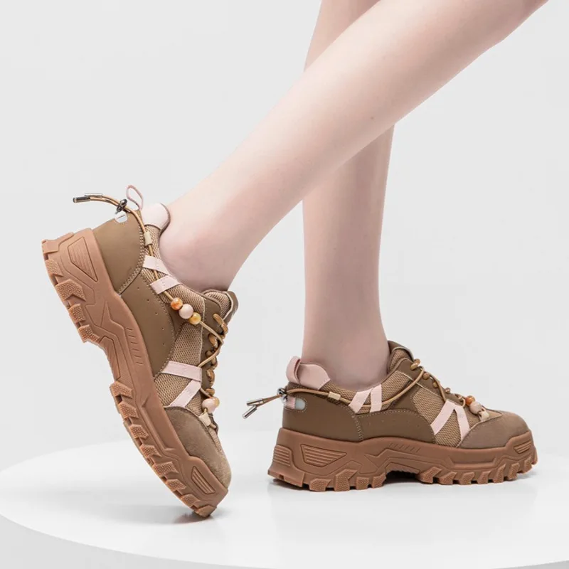 2026 منصة جديدة أحذية رياضية امرأة موضة سلسلة حبة الدانتيل يصل أحذية رياضية سميكة سوليد مريحة احذية الجري تنفس