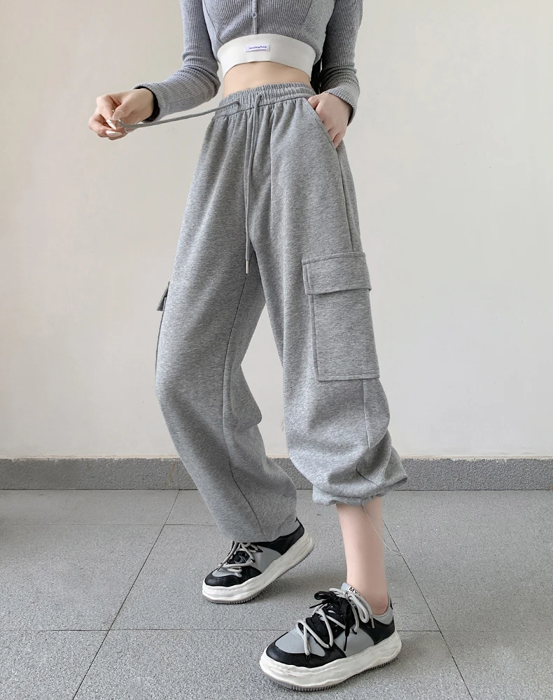 Women's Autumn Winter Fleece Lined Warm Sweatpants with Big Pockets Cargo Pants Sporty Casual Loose Wide Leg Pants